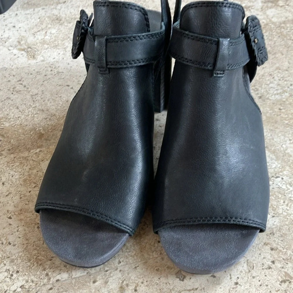 NWOB Lucky Brand Women's Juliane Black Leather Cutout Heeled Sandal - Picture 12 of 13